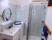 indoor, wall, sink, bathroom, plumbing fixture, shower, bathtub, tap, bathroom accessory